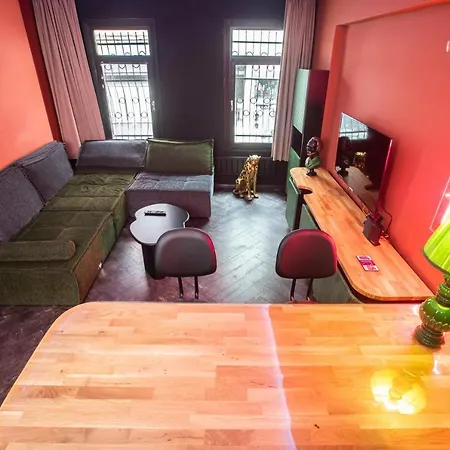 Black Mansion Apartment *